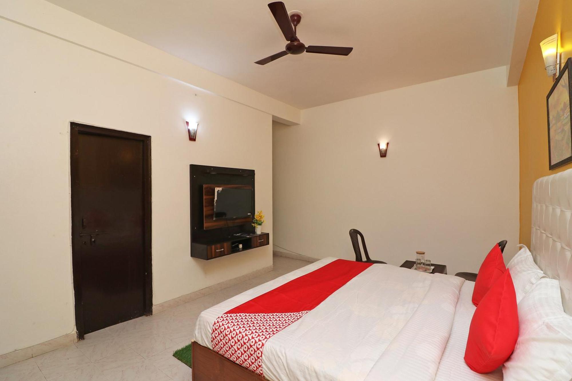 OYO 11926 OOAK Hotel Greater Noida Buitenkant foto